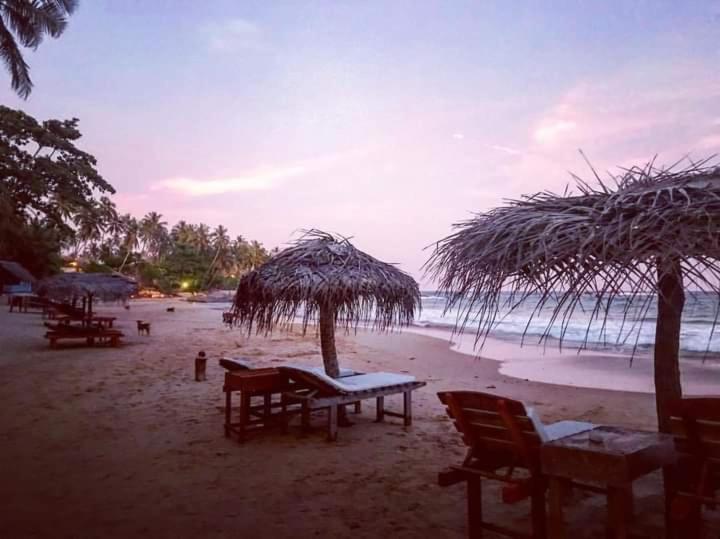 Deshan Homestay & Restaurant Tangalle Esterno foto