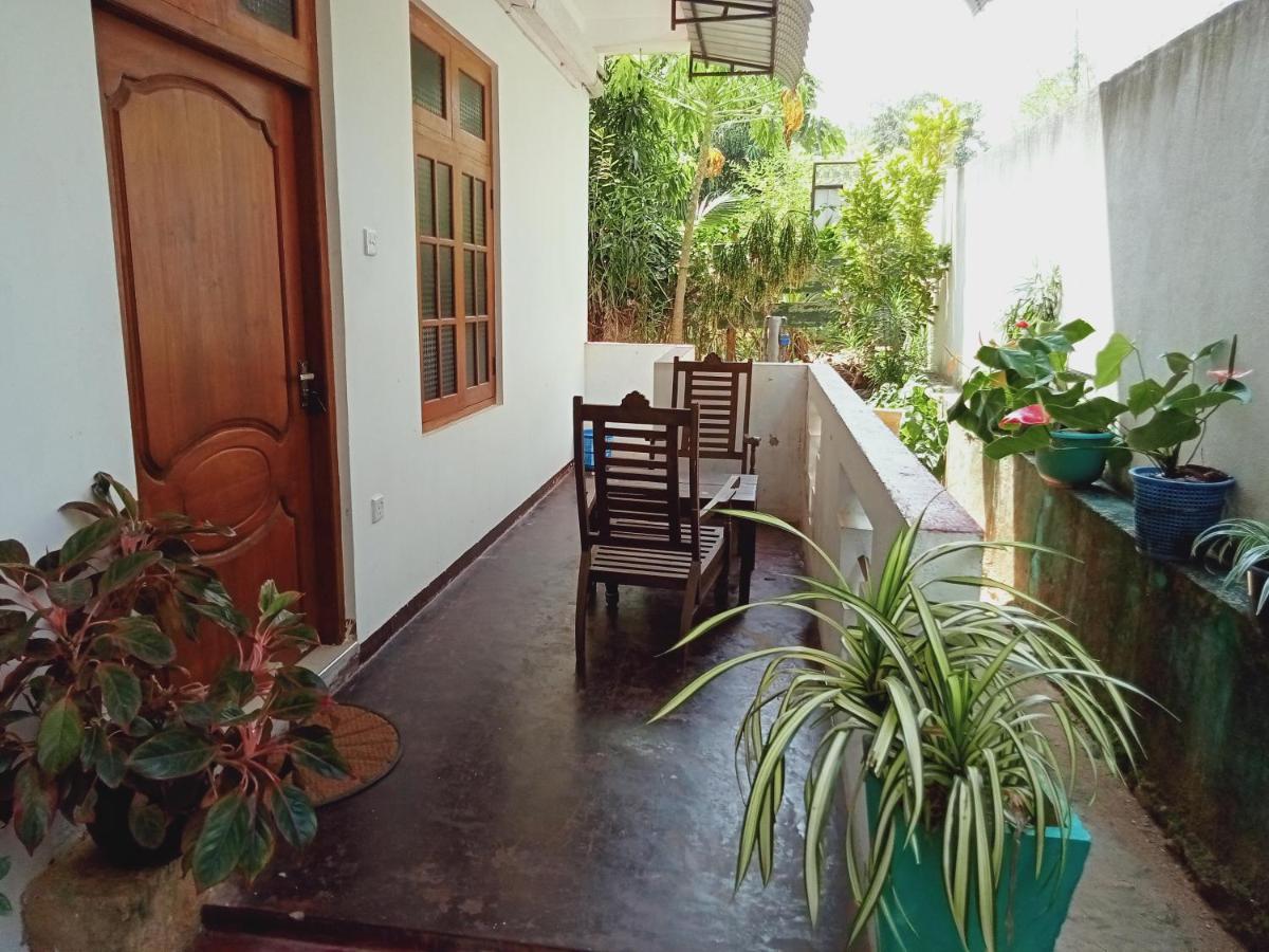 Deshan Homestay & Restaurant Tangalle Esterno foto