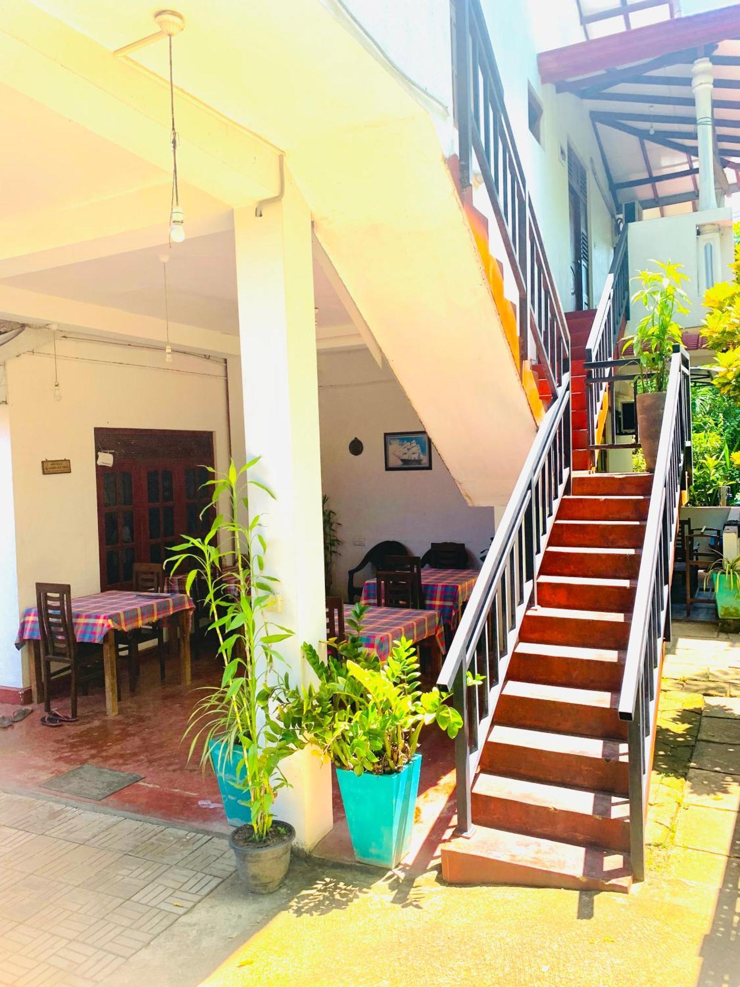 Deshan Homestay & Restaurant Tangalle Esterno foto