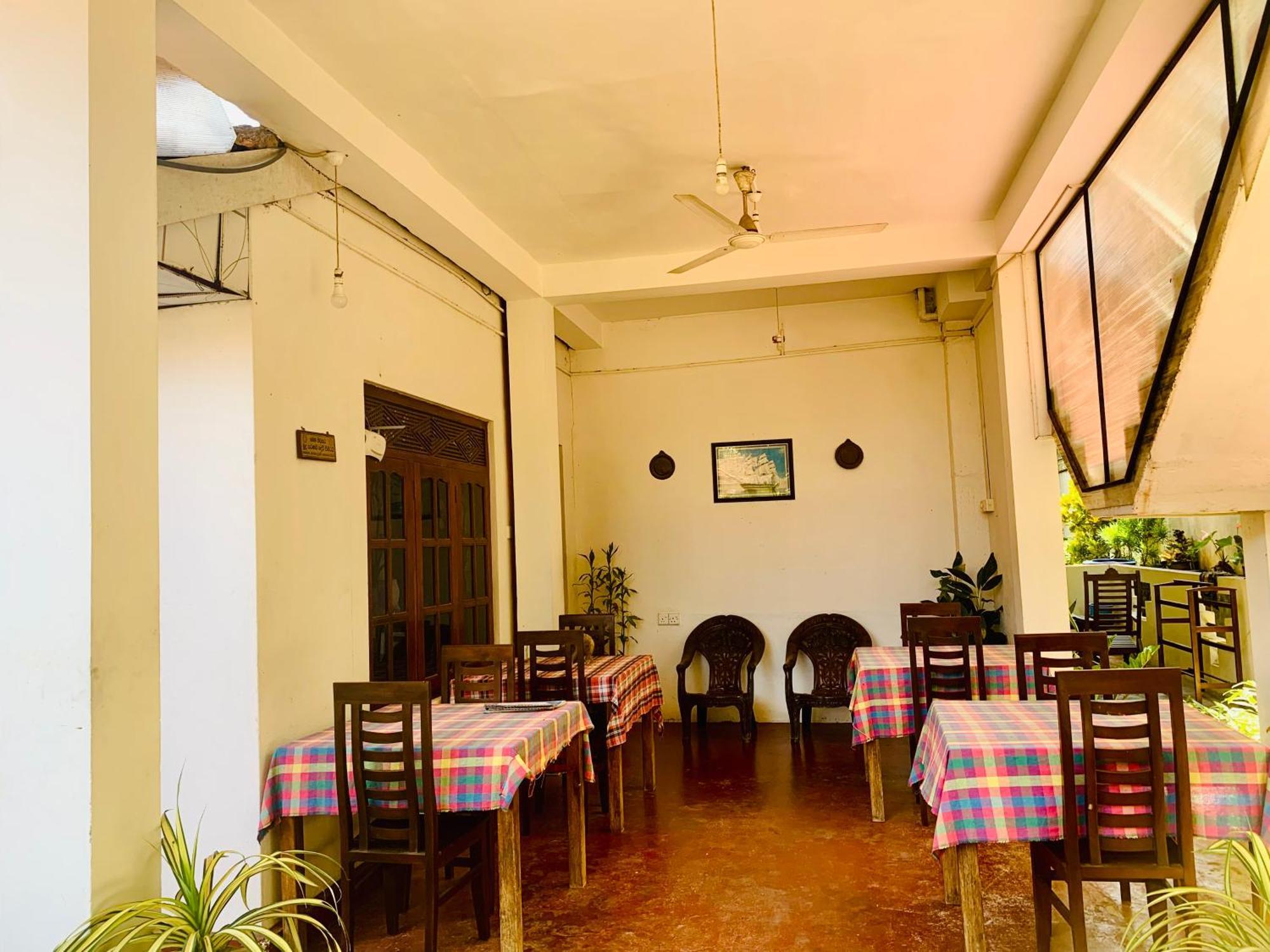 Deshan Homestay & Restaurant Tangalle Esterno foto